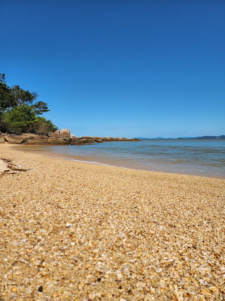 Casa 500m Praia Zimbros, até 6 pessoas