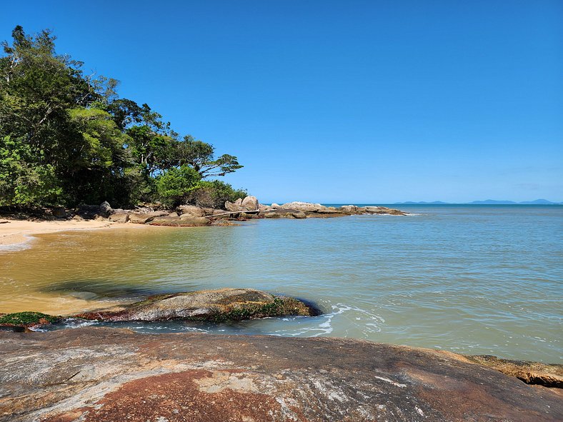 Casa 500m Praia Zimbros, até 6 pessoas