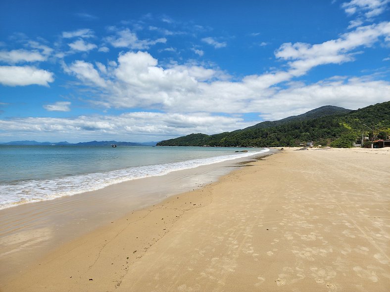 Casa 500m Praia Zimbros, até 6 pessoas