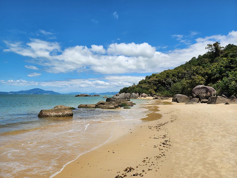 Casa 500m Praia Zimbros, até 6 pessoas