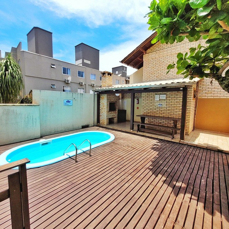 Linda casa 2 suítes, piscina condomínio 60 m praia