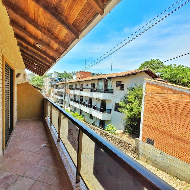 Linda casa 2 suítes, piscina condomínio 60 m praia