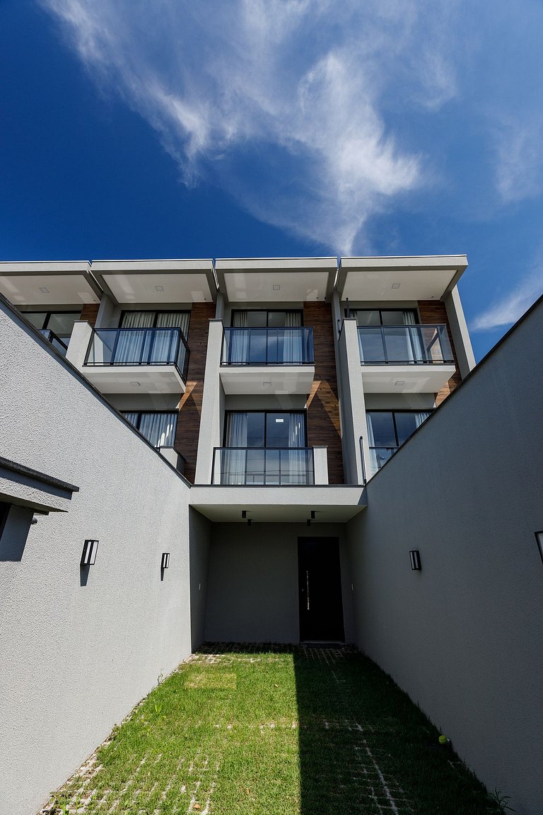 Triplex, piscina e jacuzzi, 100m Praia, 3 suítes